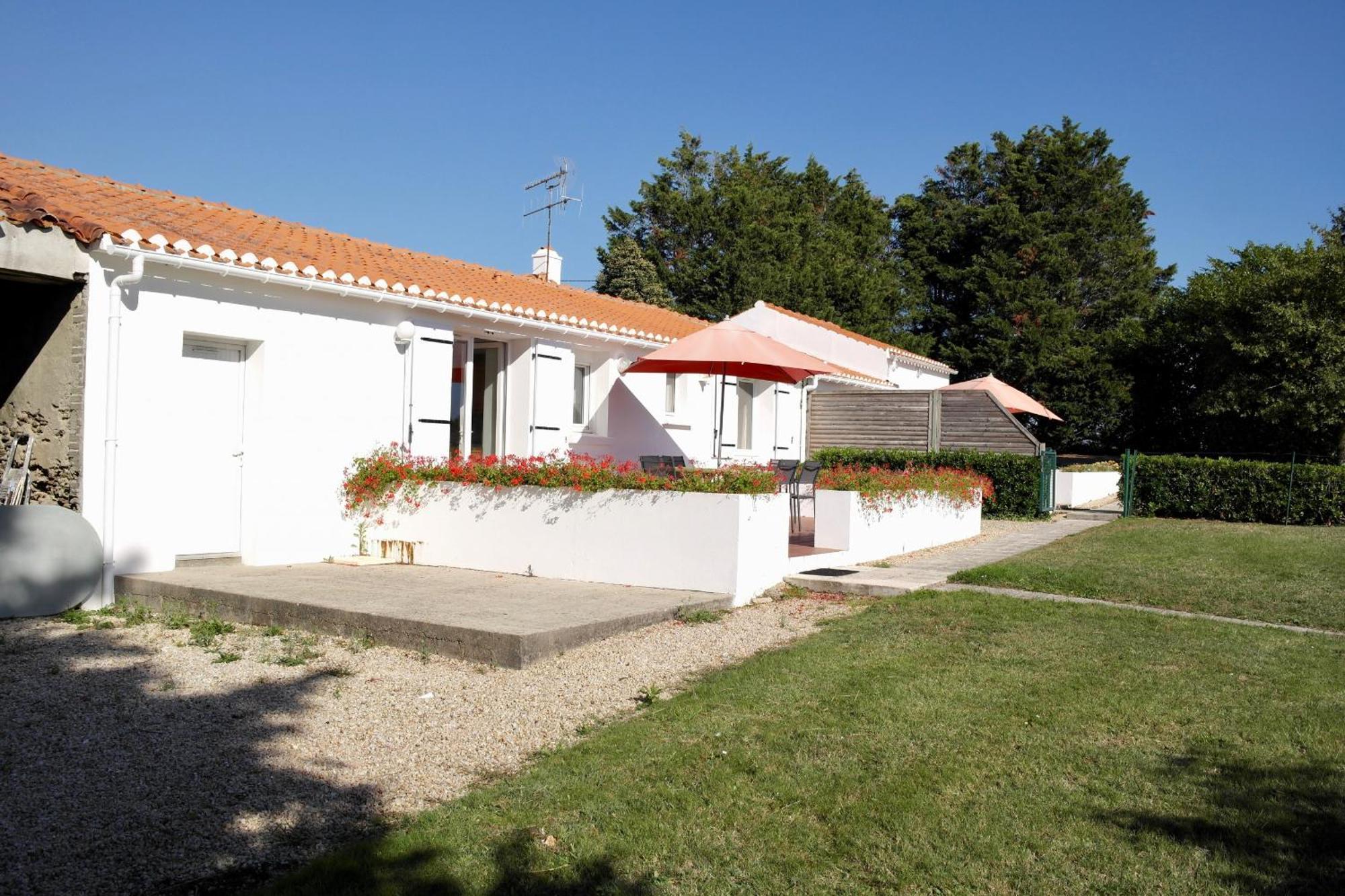 Maison De Campagne Pour 6 Avec Piscine Commequiers Exterior foto